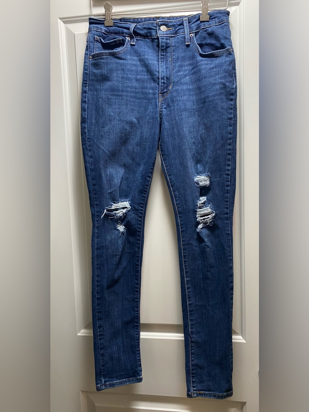 Levi’s 721 High Rise Skinny Jeans Distressed Stretch 31 / 30 measures 30/ 29